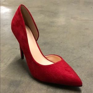 Delicious Women’s Faux Suede Dress Pumps in Red